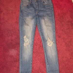 Light wash skinny jeans